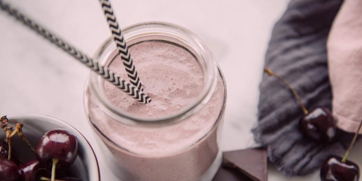 Black cherry & chocolate spinach smoothie