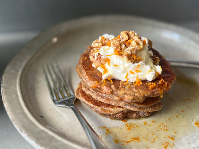 Carrot cake pancakes for a cosy autumn brunch